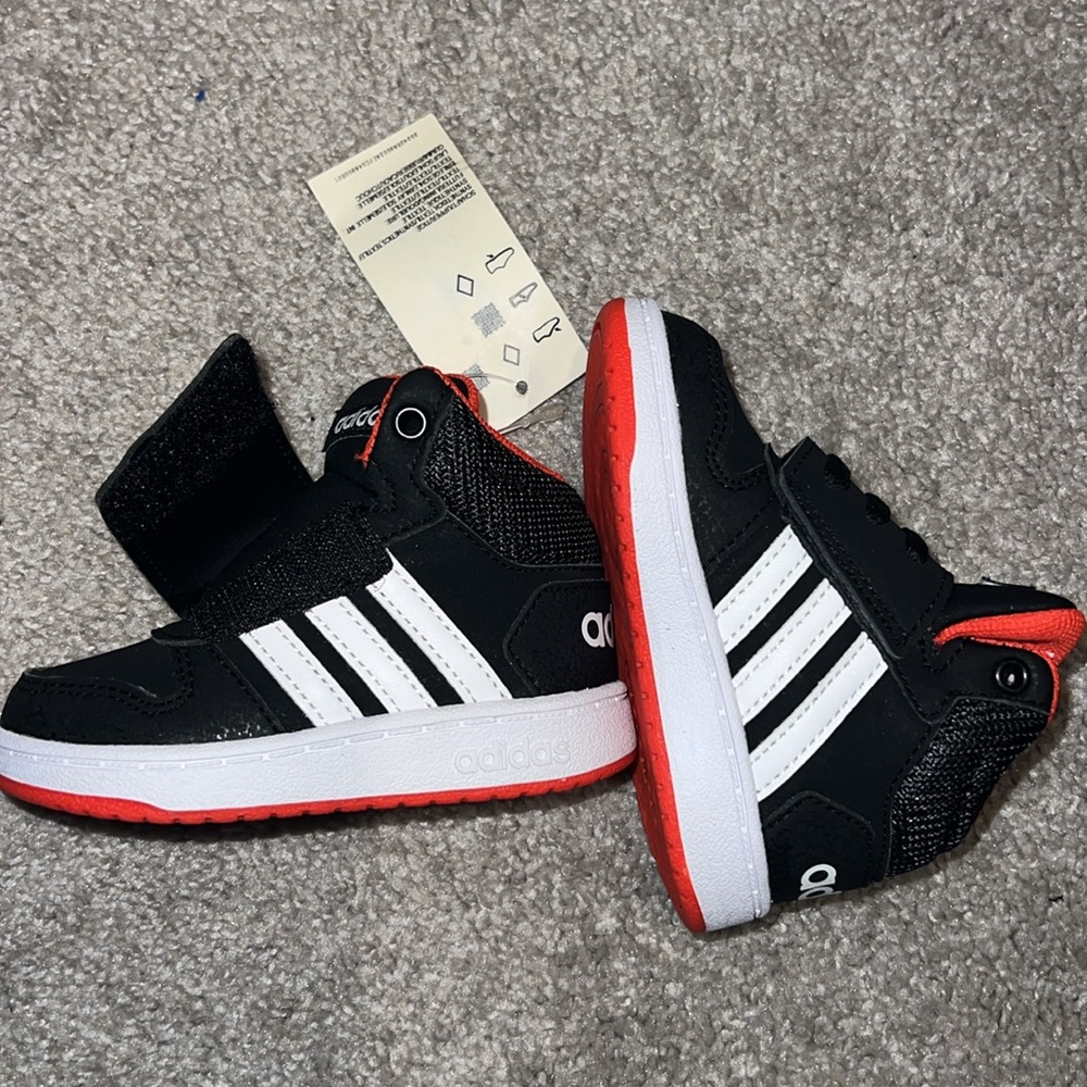 BRAND NEW Size 5k infant Adidas’s